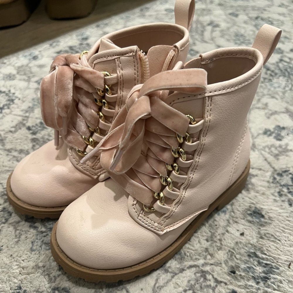 Girls size 8 boots